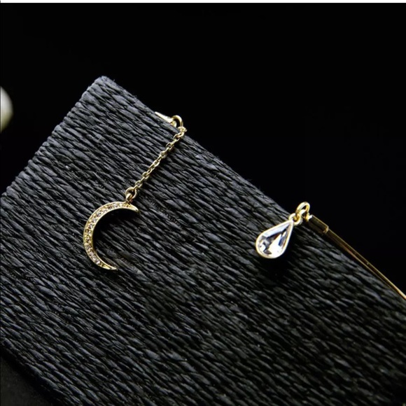 FINAL⬇️Gold dangle moon charm choker - Picture 3 of 5